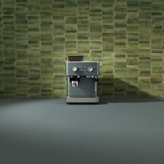 Machine à expresso semi-automatique KitchenAid avec moulin à meules, KES6551